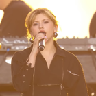 Marine reprend "La grenade" en live