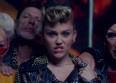 Miley Cyrus s'éclate dans le clip "Younger Now"