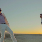 Marc Anthony part dans le désert avec Pitbull