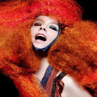 Björk fait danser l'univers dans son nouveau clip
