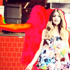 Nicola Roberts est très colorée pour "Lucky Day"