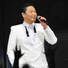 Top Titres : PSY tient tête à will.i.am et Britney