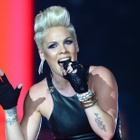 Pink interrompt son concert pour une fan