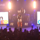 Pharrell Williams chante "Get Lucky" en live