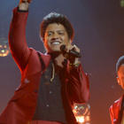 Bruno Mars chante "Treasure" au Grand Journal