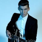 Willy Moon dans le clip "Get Up (What You Need)"