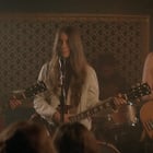 Haim brise des coeurs dans le clip "The Wire"