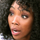Brandy donne un concert... dans un stade vide !