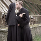 Daphné en nonne pour "Où est la fantaisie ?"