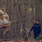 Milky Chance enchaîne avec "Down By The River"