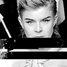 Robyn et Royksopp, torturés pour "Sayit"