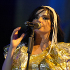 Björk en studio avec le producteur de K. West