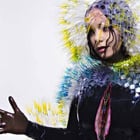 Björk panse ses plaies dans le clip de "Family"