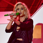 Katy Perry ridiculise Donald Trump en live