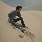 Charlotte Gainsbourg se recueille dans son clip