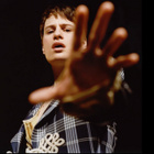 Chris se transforme en "marcheuse" : écoutez !