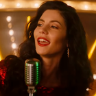 Clean Bandit, Marina et Luis Fonsi chantent "Baby"