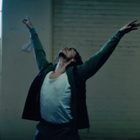 Hozier enchaîne avec le clip de "Mouvement"