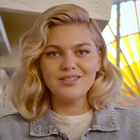 Louane : son nouveau clip "Poésie indécise"