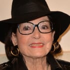 A 86 ans, Nana Mouskouri se fait vacciner