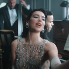 Dua Lipa prend l'eau dans "We're Good"
