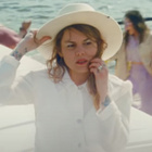 Coeur de Pirate esseulée dans "Plan à trois"