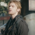 Finneas en braqueur dans son nouveau clip