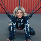 Aloïse Sauvage dans les airs pour "Focus"