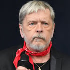 Renaud menace d'arrêter son concert à Lille