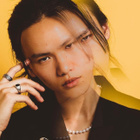 Nuit Incolore cartonne avec "Dépassé"