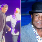 Tito Jackson : hommage des Jacksons sur scène