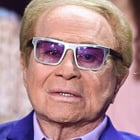 Orlando s'emporte face à la polémique sur le buste de Dalida