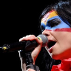 Björk en bacs et sur scène en 2011