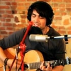 Saint André joue l'acoustique sur "Bleu de toi"