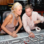 Leçons de platines pour Paris Hilton, par Guetta