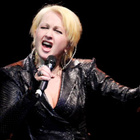 Cyndi Lauper triomphe à L'Olympia