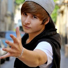 Benjy Drew, sosie de Justin Bieber, chante aussi