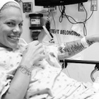 Pink hospitalisée... mais avec le sourire !