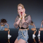 Taylor Swift fait sa mue sur "Shake It Off" : le clip