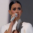 Grammy : Katy Perry émeut avec "By the Grace..."