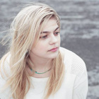 Louane dévoile le titre "Chambre 12"