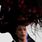 Kiesza fend l'armure "Sound of a Woman"