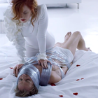 "Dur dur" : Emji joue les femmes fatales