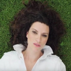 Laura Pausini dans un labyrinthe pour "Simili"