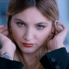 Julia Michaels fait "Uh Huh"