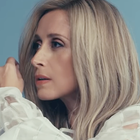 Lara Fabian signe son retour avec "Papillon"