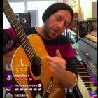 Chris Martin reprend les tubes de Coldplay
