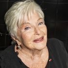 Line Renaud se fait vacciner