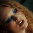 Freya Ridings part en "Weekends"