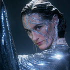 Yelle à la fête dans "Top Fan"